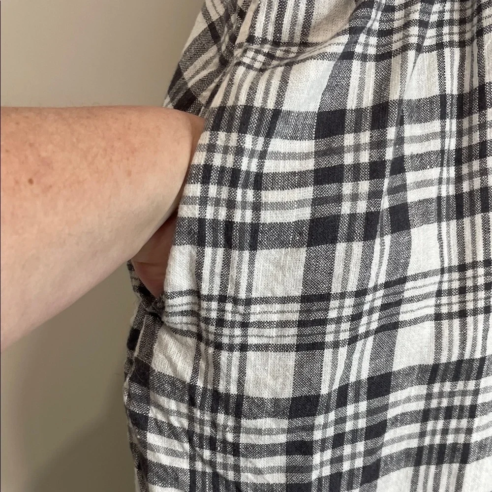 American Eagle Plaid Babydoll Shorts Romper Black White Linen Blend Pockets M - Picture 6 of 13